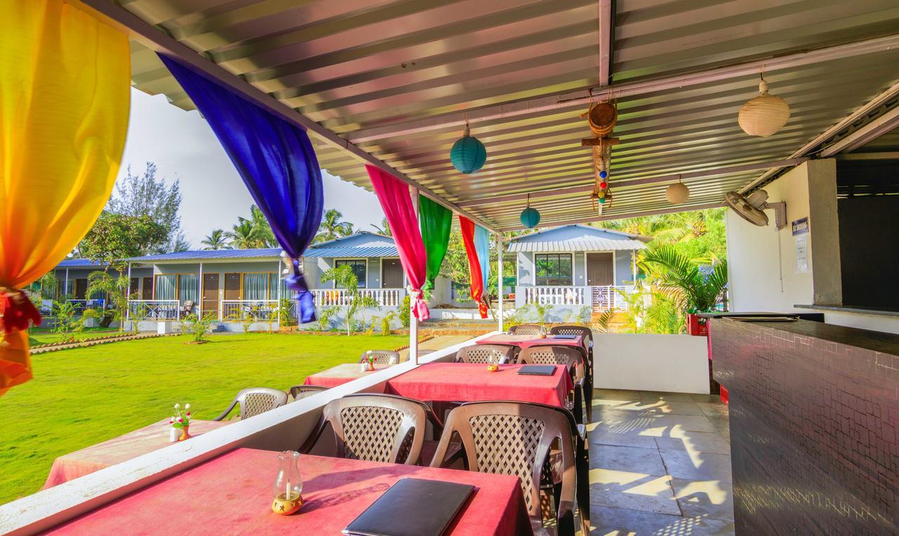 Treebo Trend Lands End Beach Resort Morjim Exterior foto